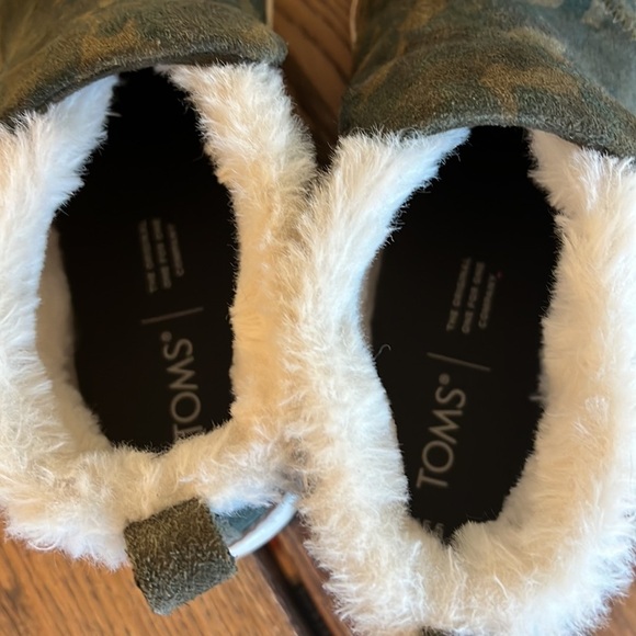 Women’s TOMS slip on size 5.5 - Picture 4 of 4